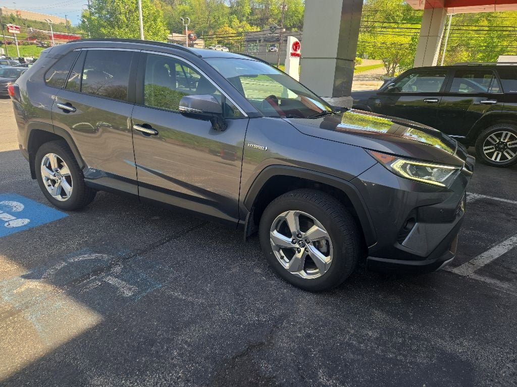 Used 2020 Toyota RAV4 Limited AWD/4WD image 2