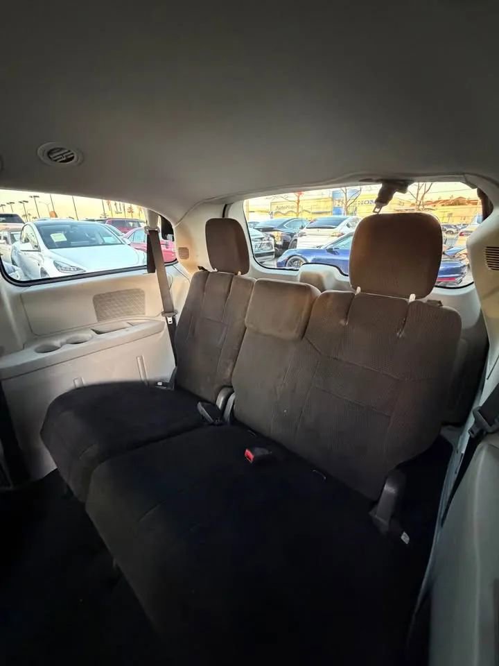 Used 2012 Dodge Grand Caravan SXT image 6