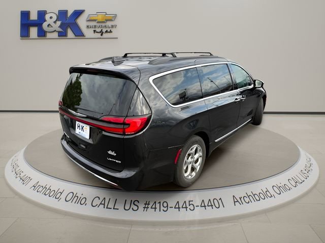 Used 2023 Chrysler Pacifica Limited FWD image 9