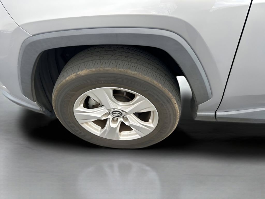 Used 2021 Toyota RAV4 XLE image 17