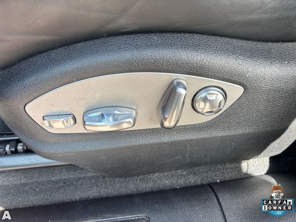 Used 2024 Porsche Macan AWD/4WD image 23