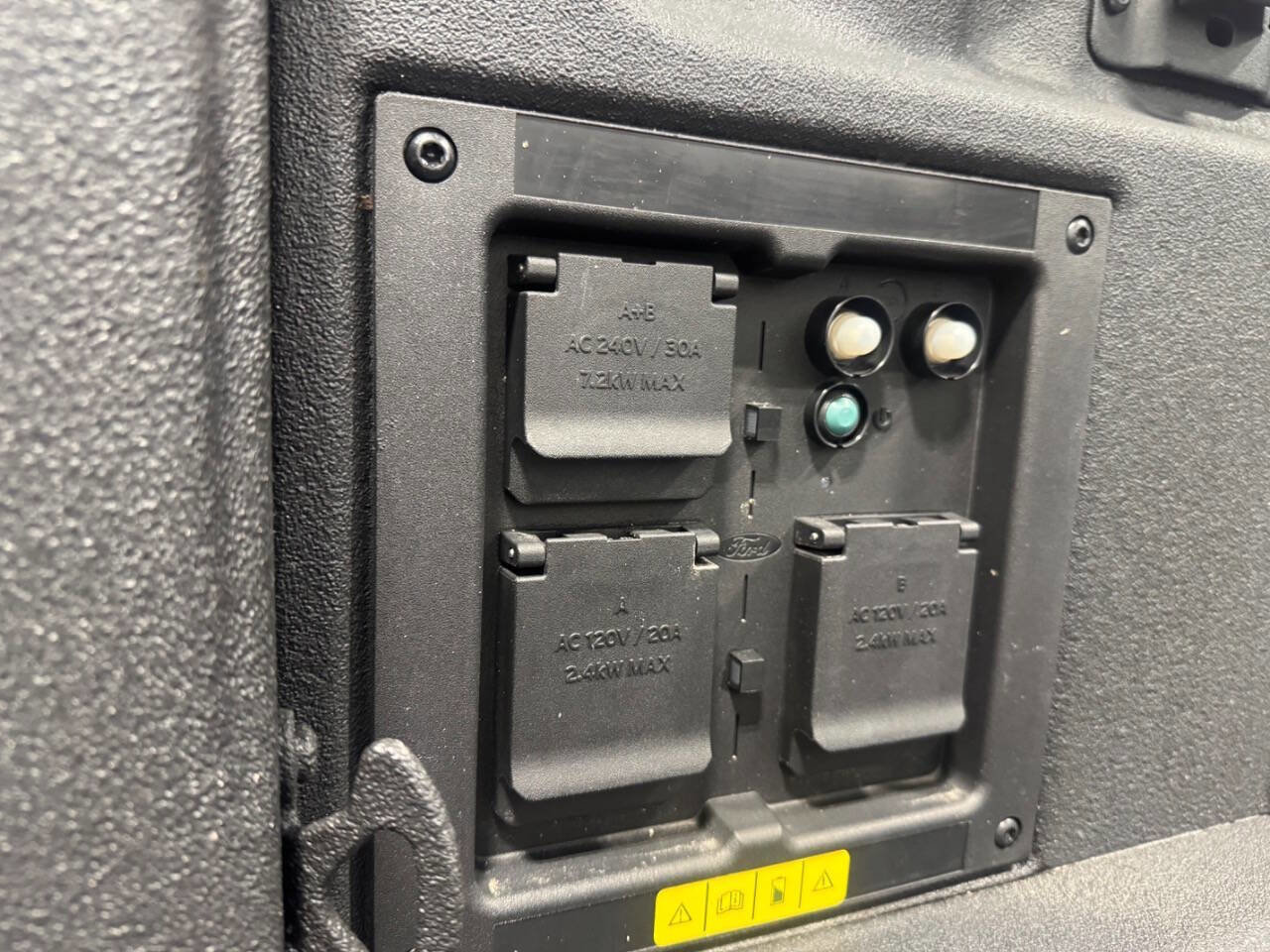 Used 2022 Ford F150 Lightning Lariat image 19