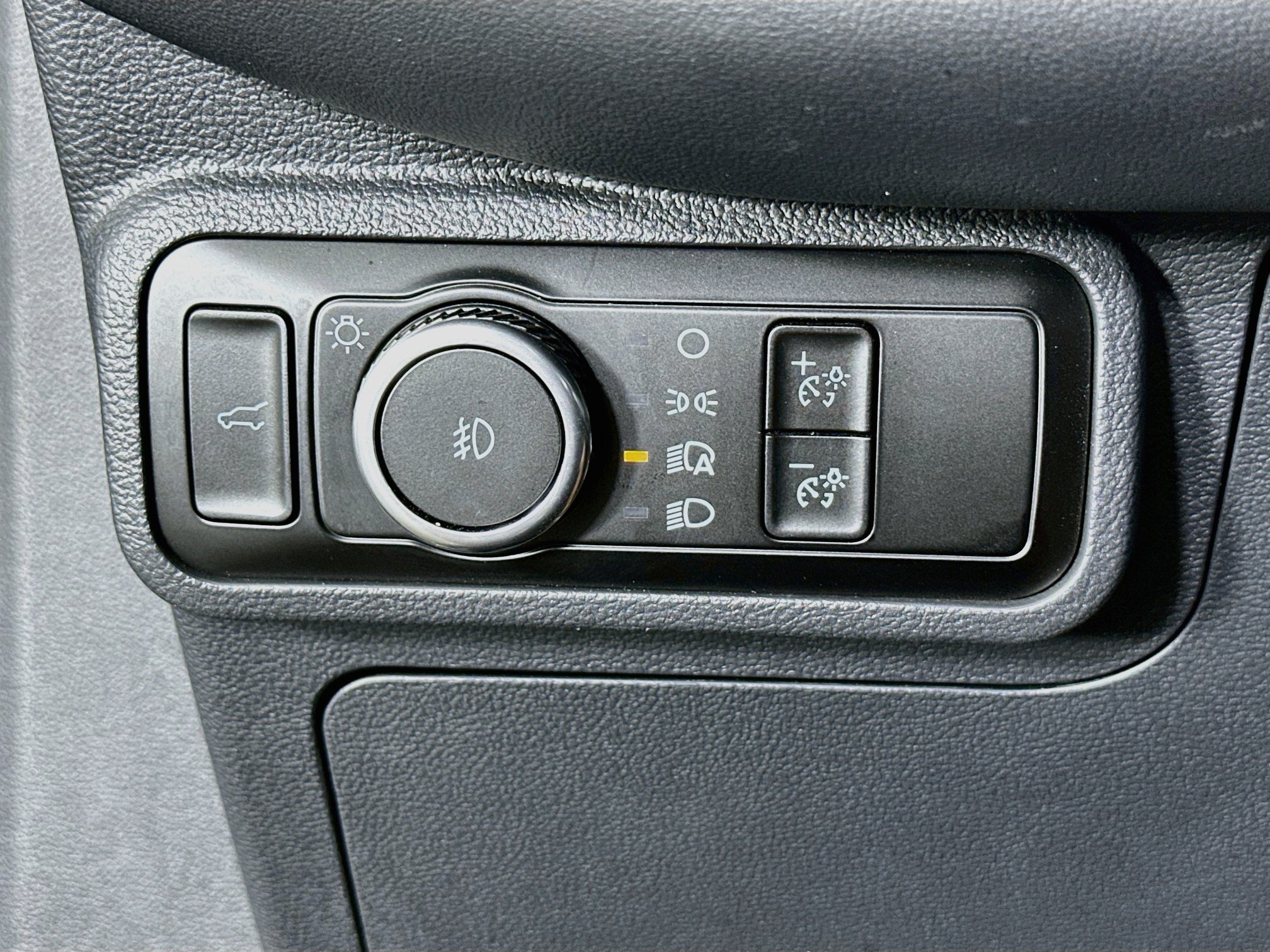 Used 2025 Ford Explorer ST-Line w/ ST-Line Street Pack AWD/4WD image 17