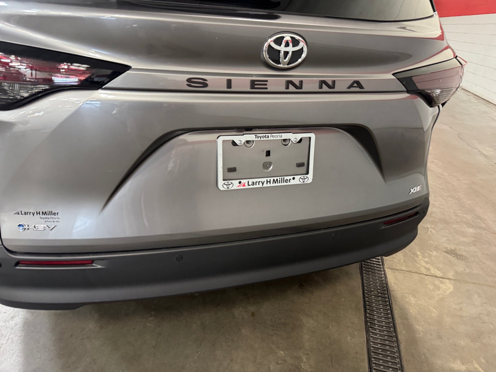 Certified 2026 Toyota Sienna XLE FWD image 25