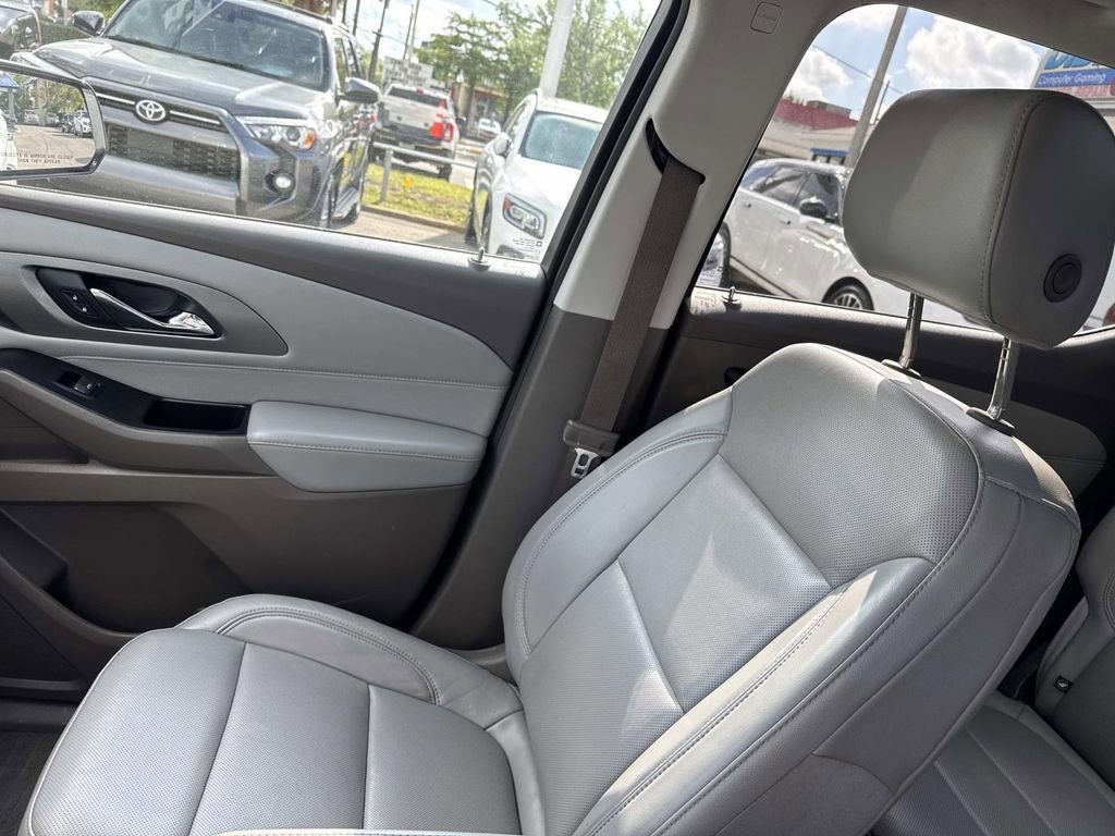 Used 2019 Chevrolet Traverse Premier w/ Driver Confidence II Package FWD image 18