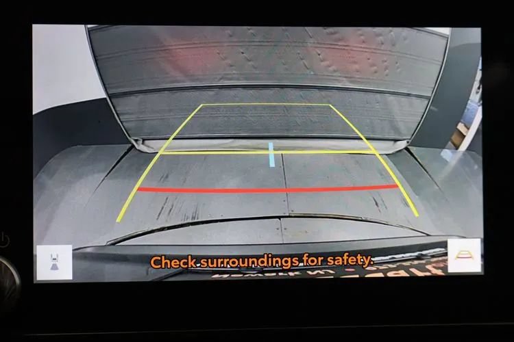 Used 2025 Toyota RAV4 LE FWD image 31