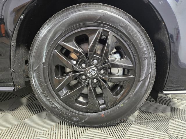 Used 2025 Toyota Sienna LE image 11