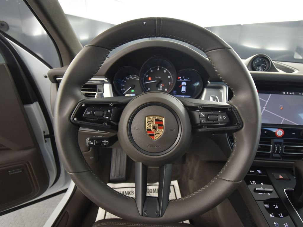 Used 2025 Porsche Macan image 22