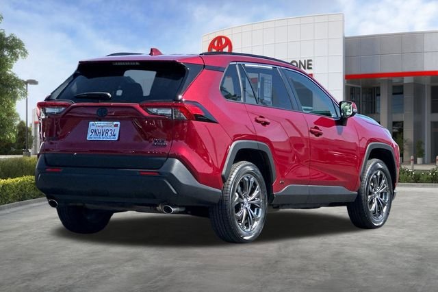 Used 2023 Toyota RAV4 XLE Premium AWD/4WD image 4