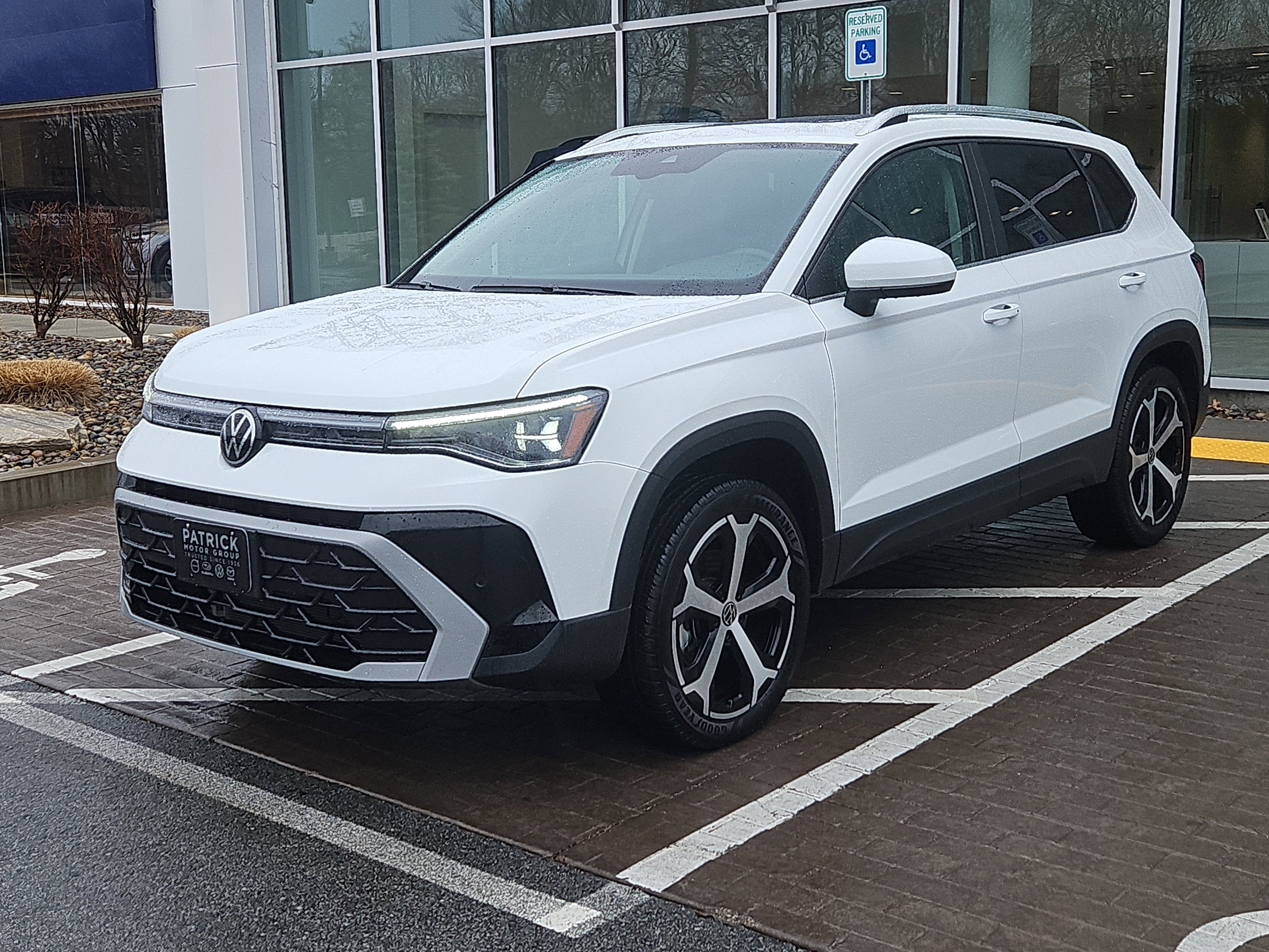 Used 2025 Volkswagen Taos SEL image 25