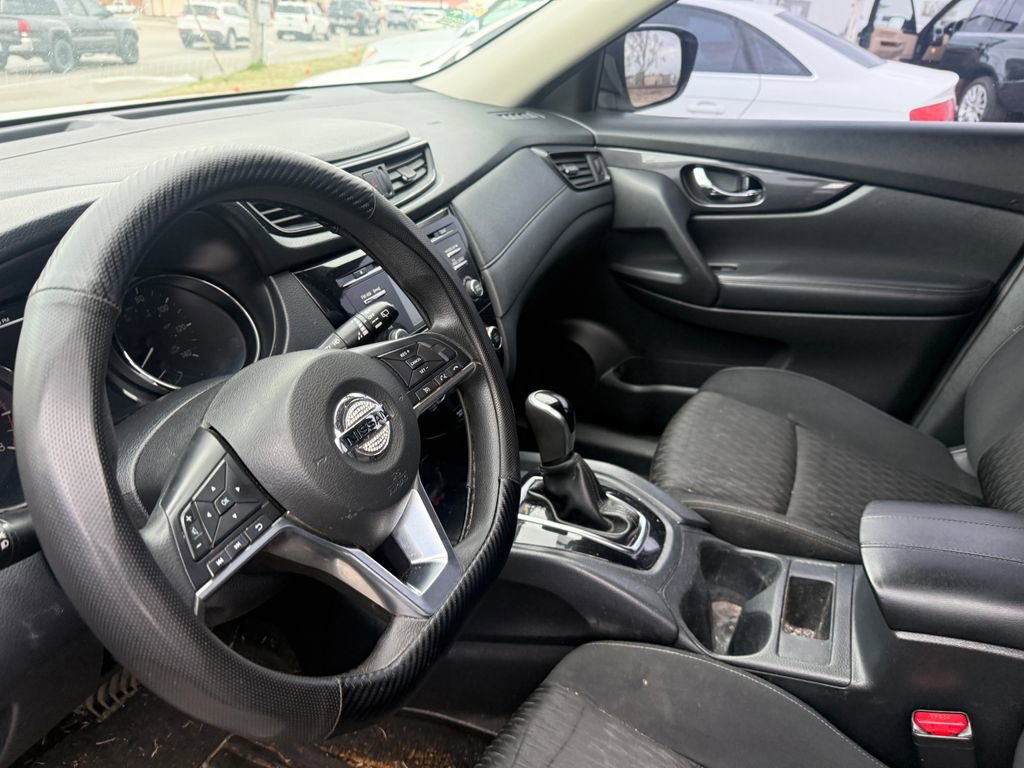 Used 2017 Nissan Rogue S image 16