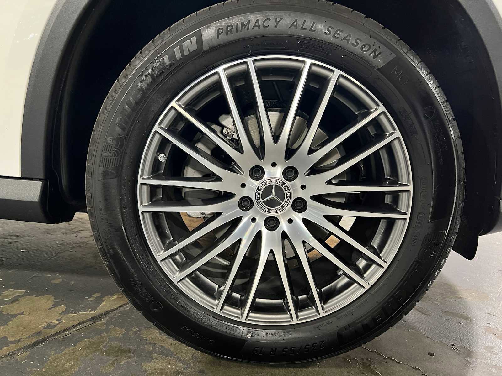 Used 2025 Mercedes-Benz GLC 300 4MATIC image 9