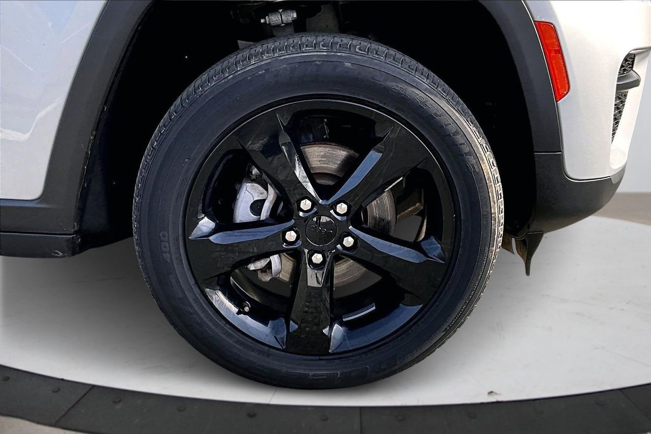 Certified 2023 Jeep Grand Cherokee Altitude image 33