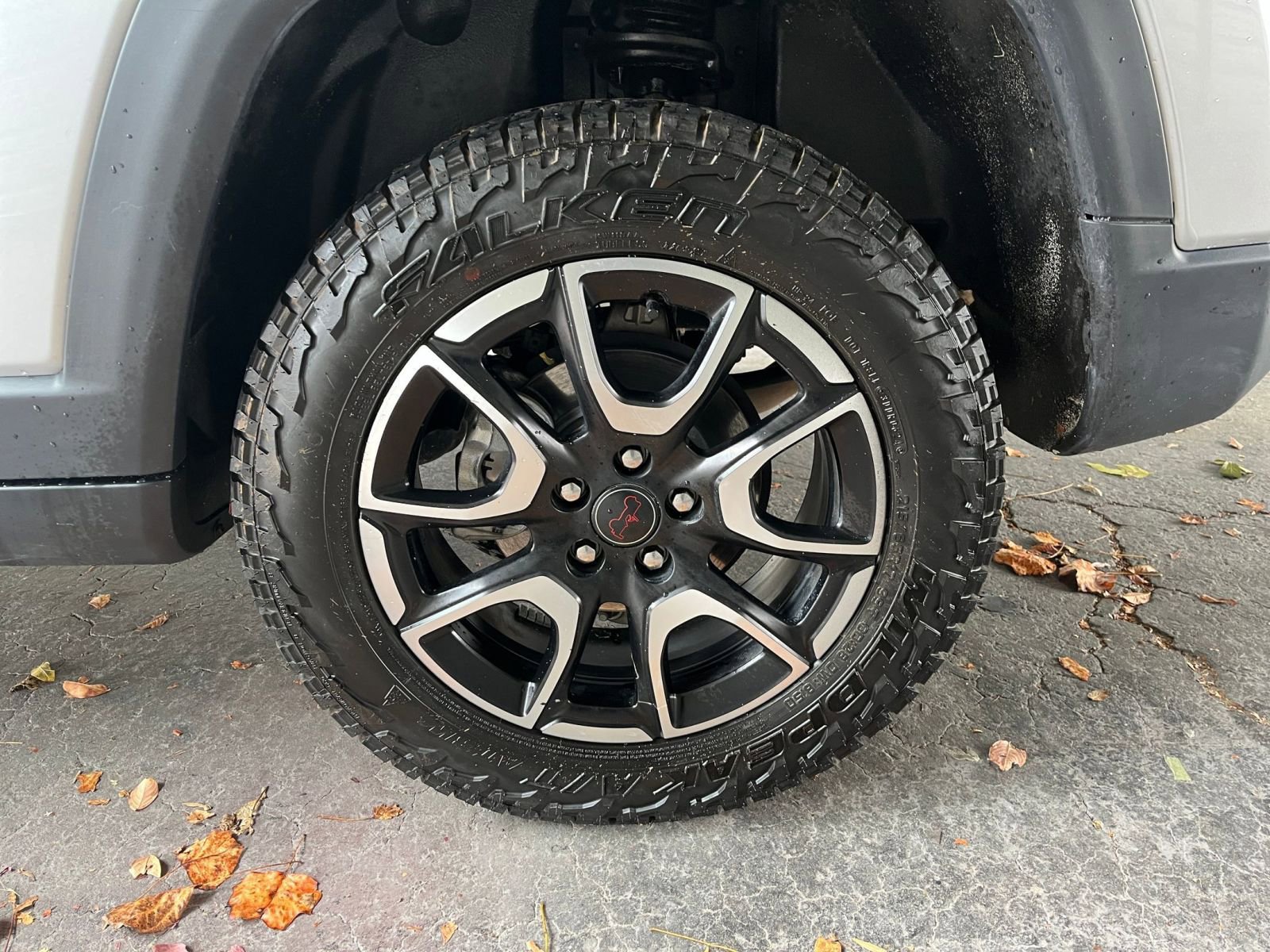 Used 2025 Jeep Compass Trailhawk image 25