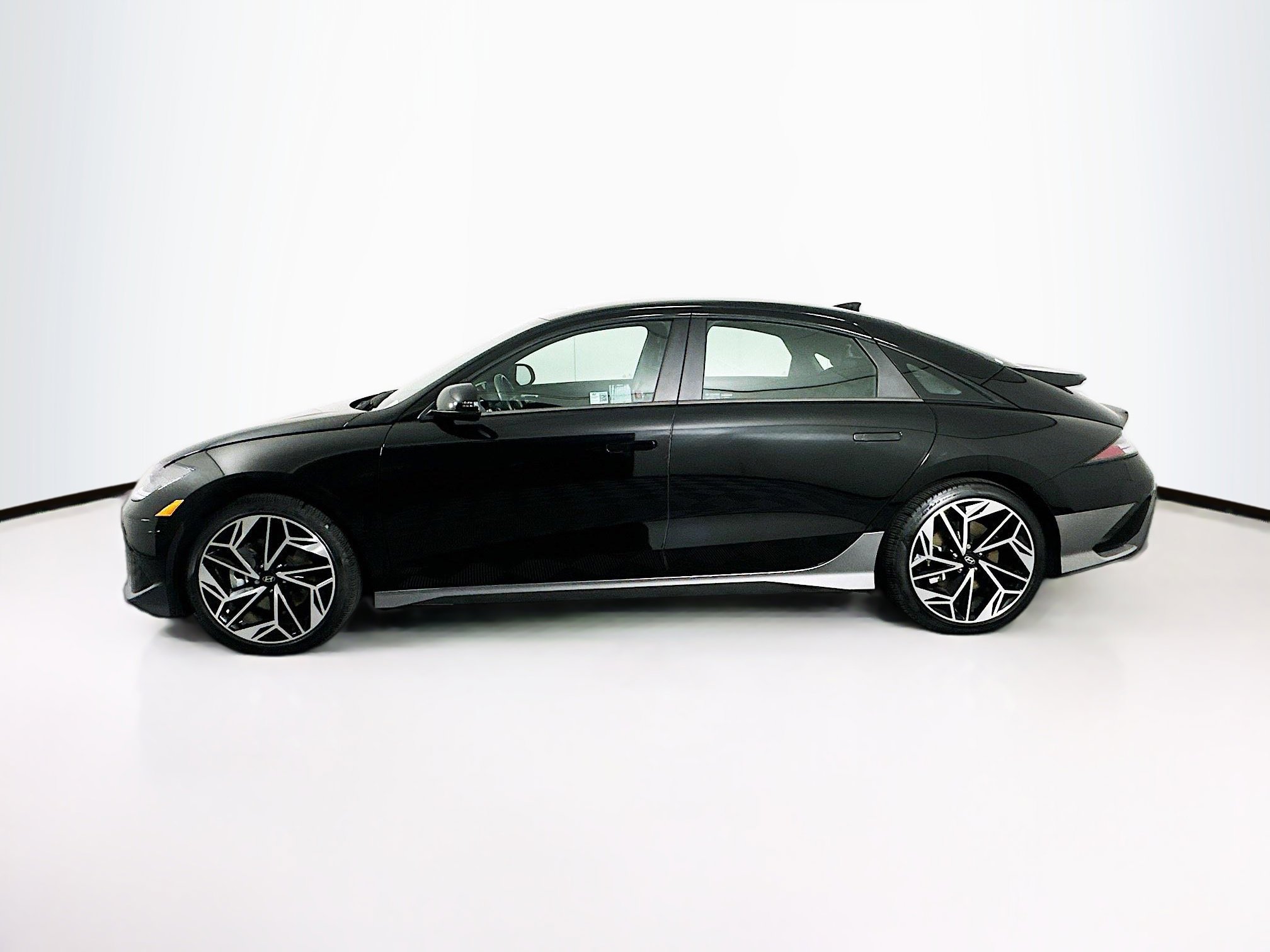 Used 2024 Hyundai Ioniq 6 SEL image 4