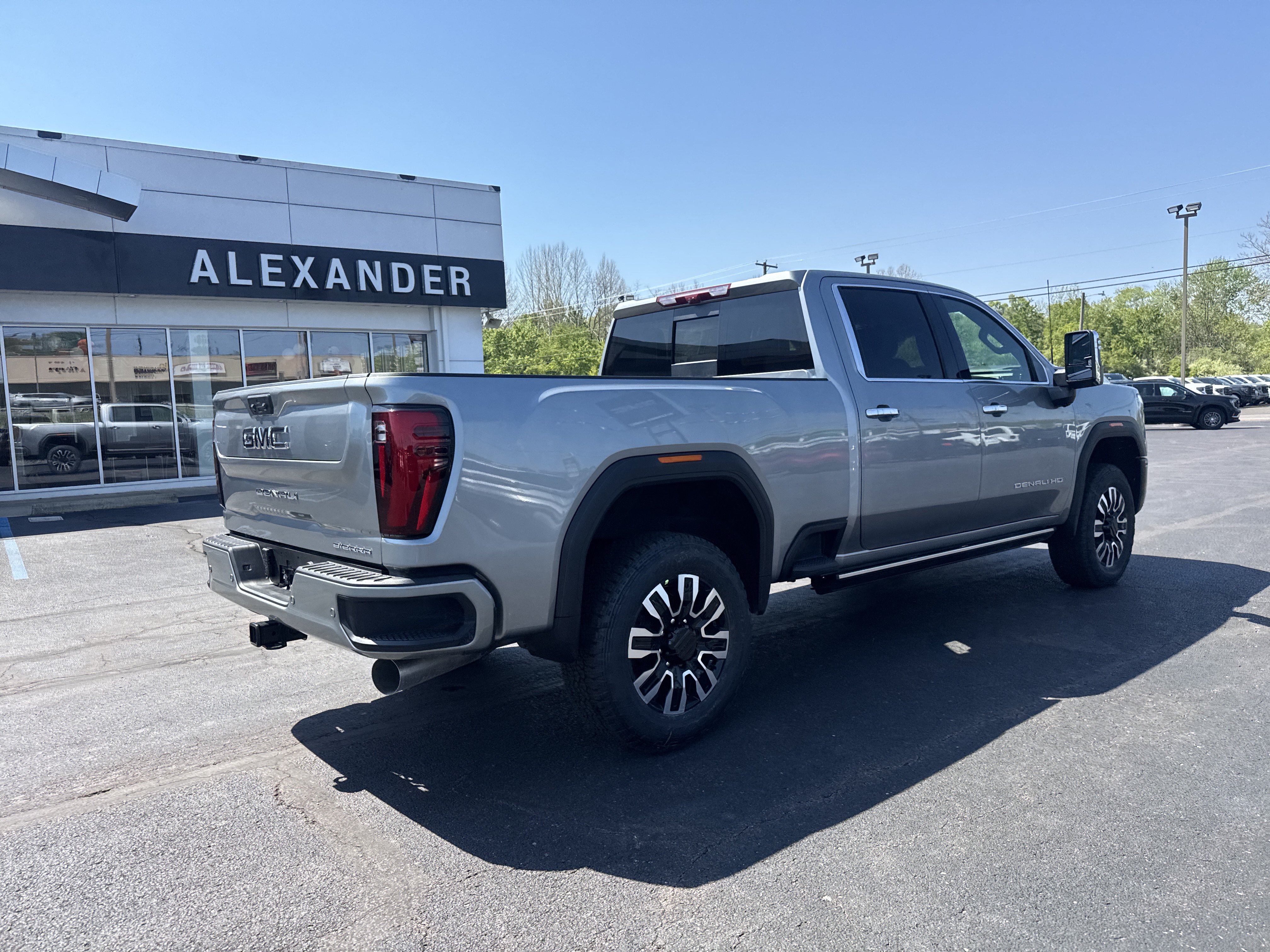 New 2026 GMC Sierra 2500 Denali Ultimate AWD/4WD image 3