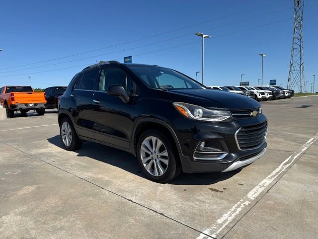 Used 2017 Chevrolet Trax Premier w/ Driver Confidence II Package AWD/4WD image 1