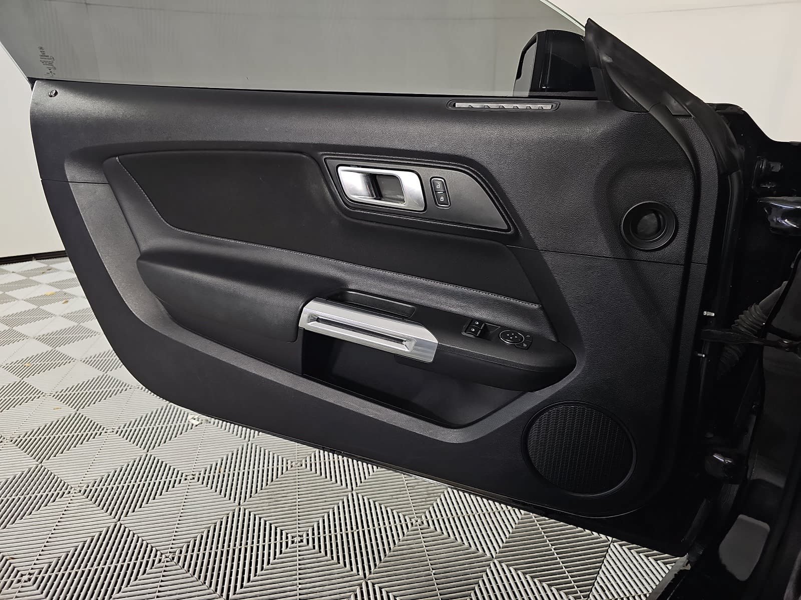 Used 2019 Ford Mustang Coupe RWD image 23