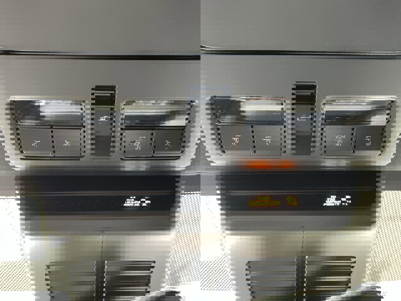 Certified 2025 MAZDA CX-70 Plug-In Hybrid w/ Premium Plus image 28