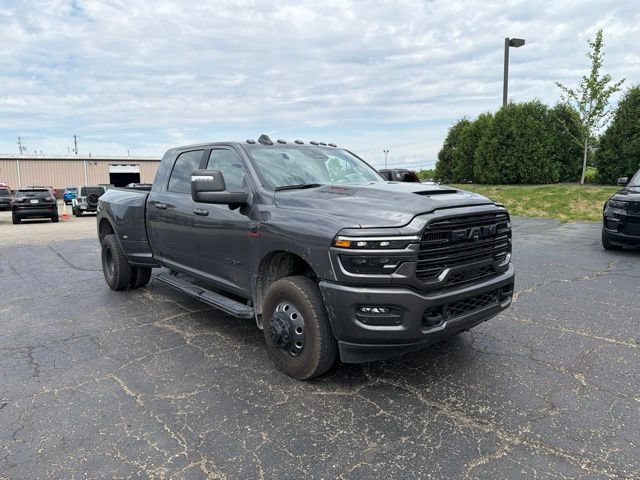 Used 2025 RAM 3500 Laramie AWD/4WD image 2