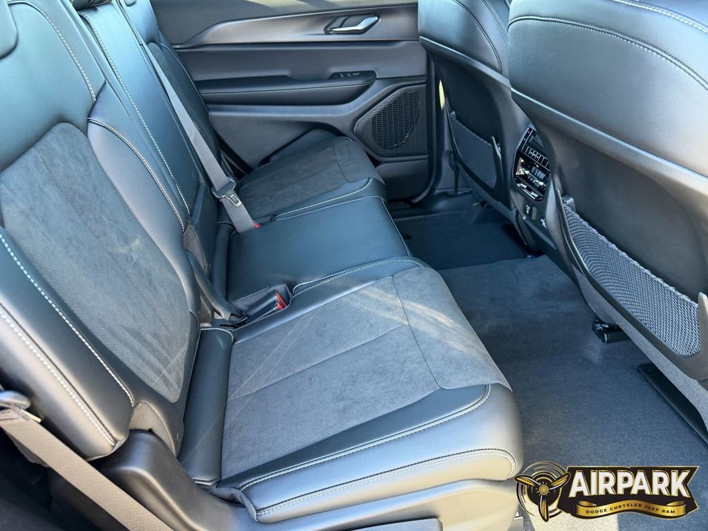 New 2025 Jeep Grand Cherokee L Altitude AWD/4WD image 14