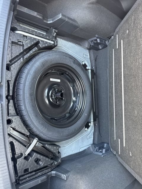 Used 2024 Volkswagen Tiguan SE AWD/4WD image 44