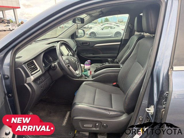 Used 2019 Toyota Highlander Plus AWD/4WD image 5