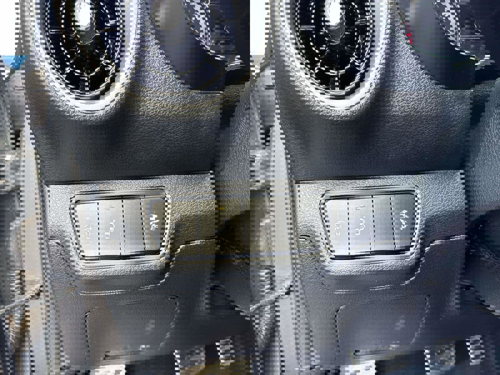 Used 2022 Kia Forte GT-Line image 17