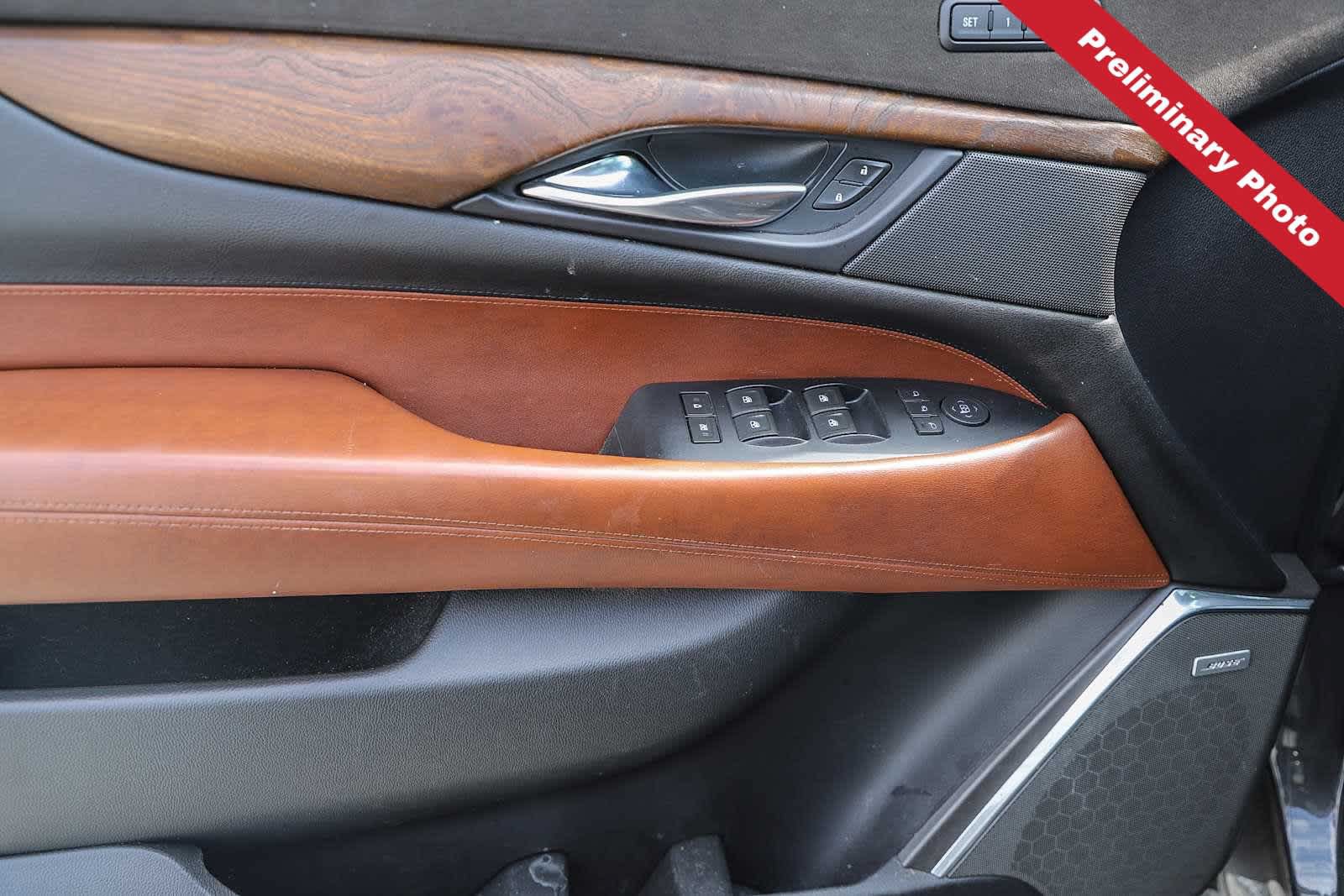 Used 2018 Cadillac Escalade Premium Luxury AWD/4WD image 19