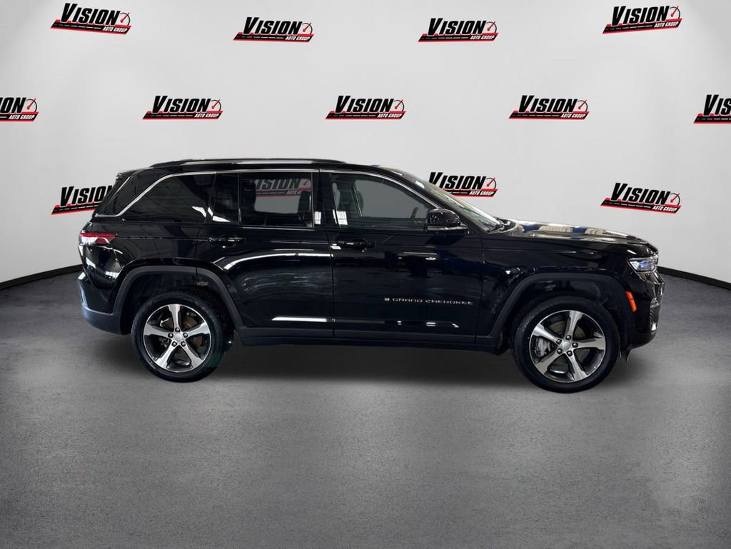 Used 2023 Jeep Grand Cherokee Limited w/ Luxury Tech Group II image 4