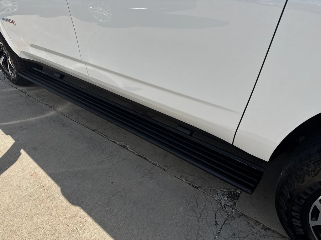 Certified 2025 GMC Yukon XL AT4 w/ AT4 Premium Package AWD/4WD image 10