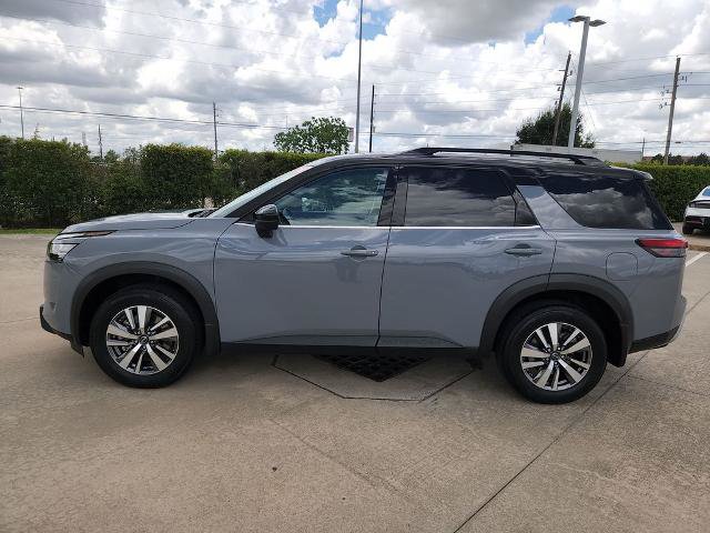 Certified 2024 Nissan Pathfinder SL w/ Black Appearance Package FWD image 8