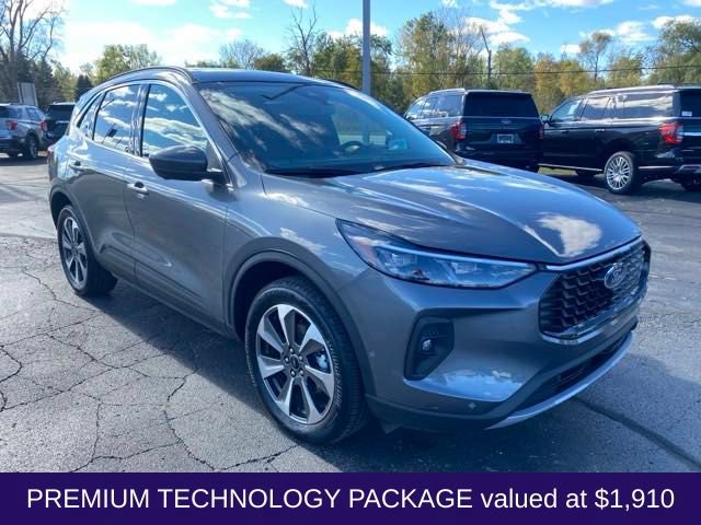 Used 2024 Ford Escape Platinum w/ Premium Technology Package AWD/4WD image 8
