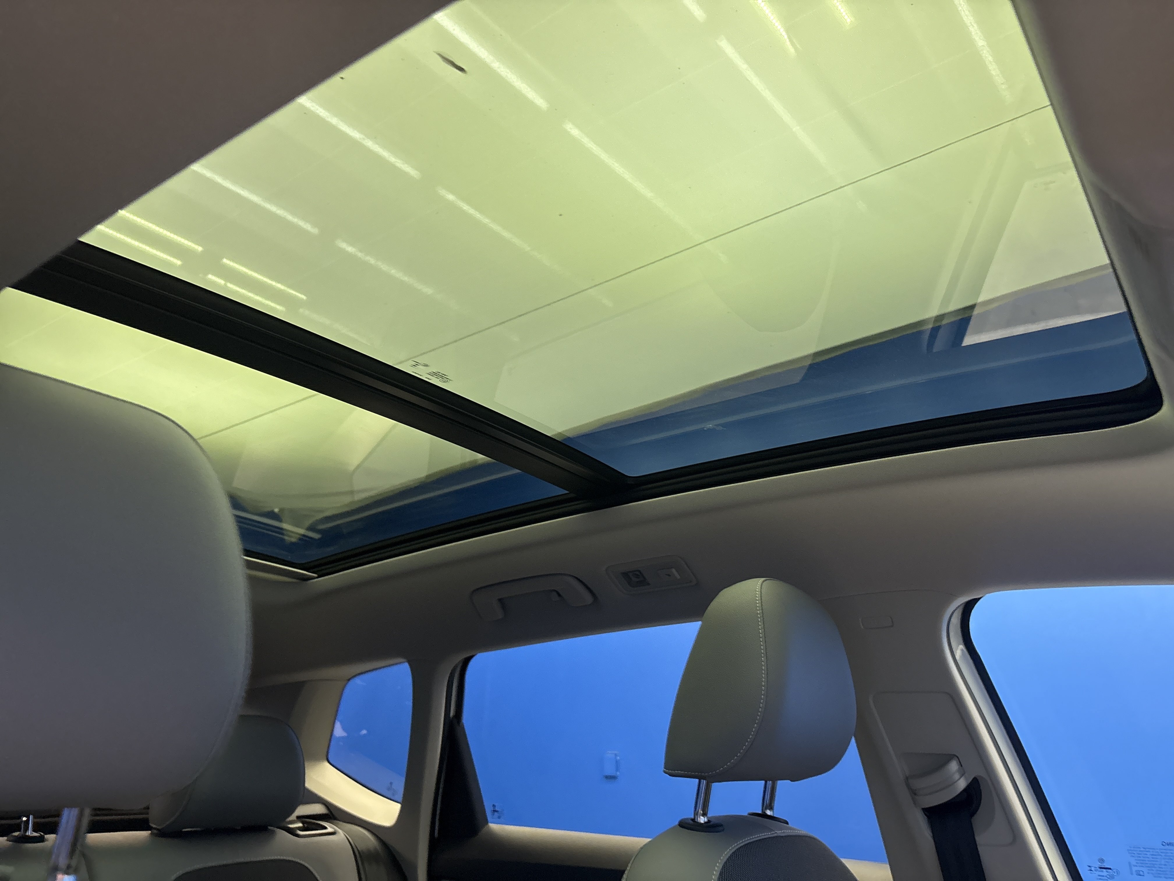Certified 2023 Volkswagen Taos SE w/ Panoramic Sunroof Package FWD image 25