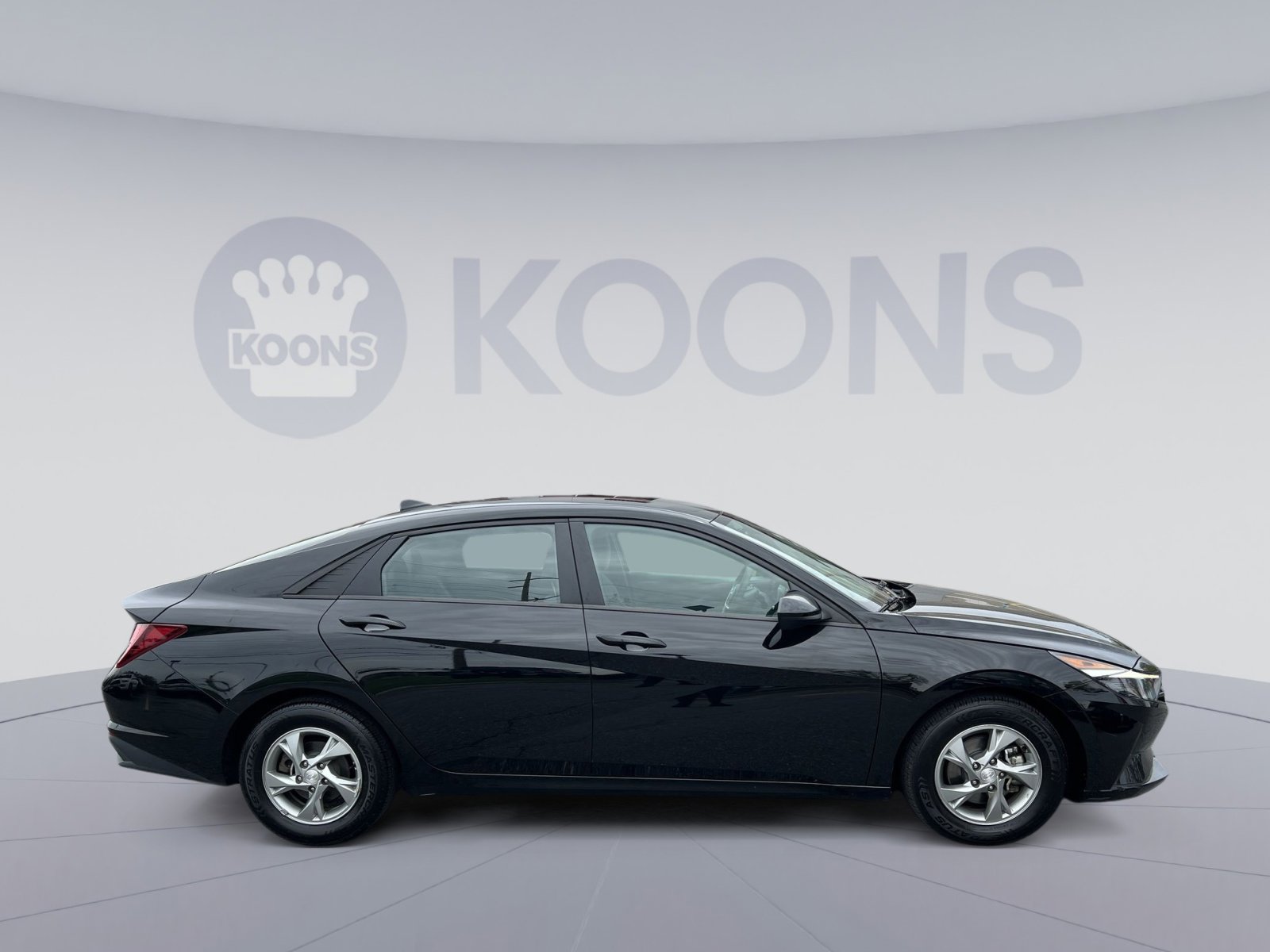 Used 2023 Hyundai Elantra SE image 17