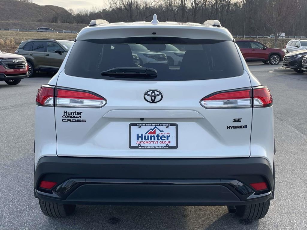 Used 2024 Toyota Corolla Cross SE image 27