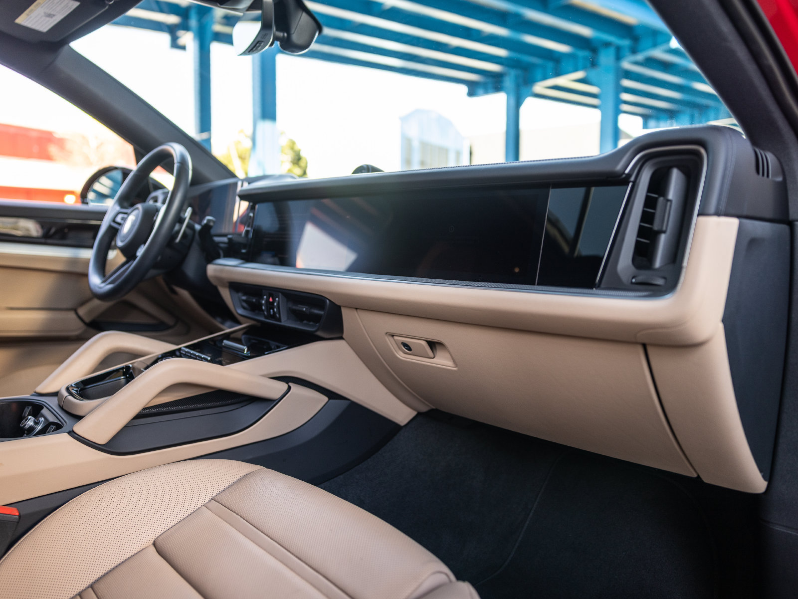 Certified 2025 Porsche Cayenne E-Hybrid Coupe AWD/4WD image 34