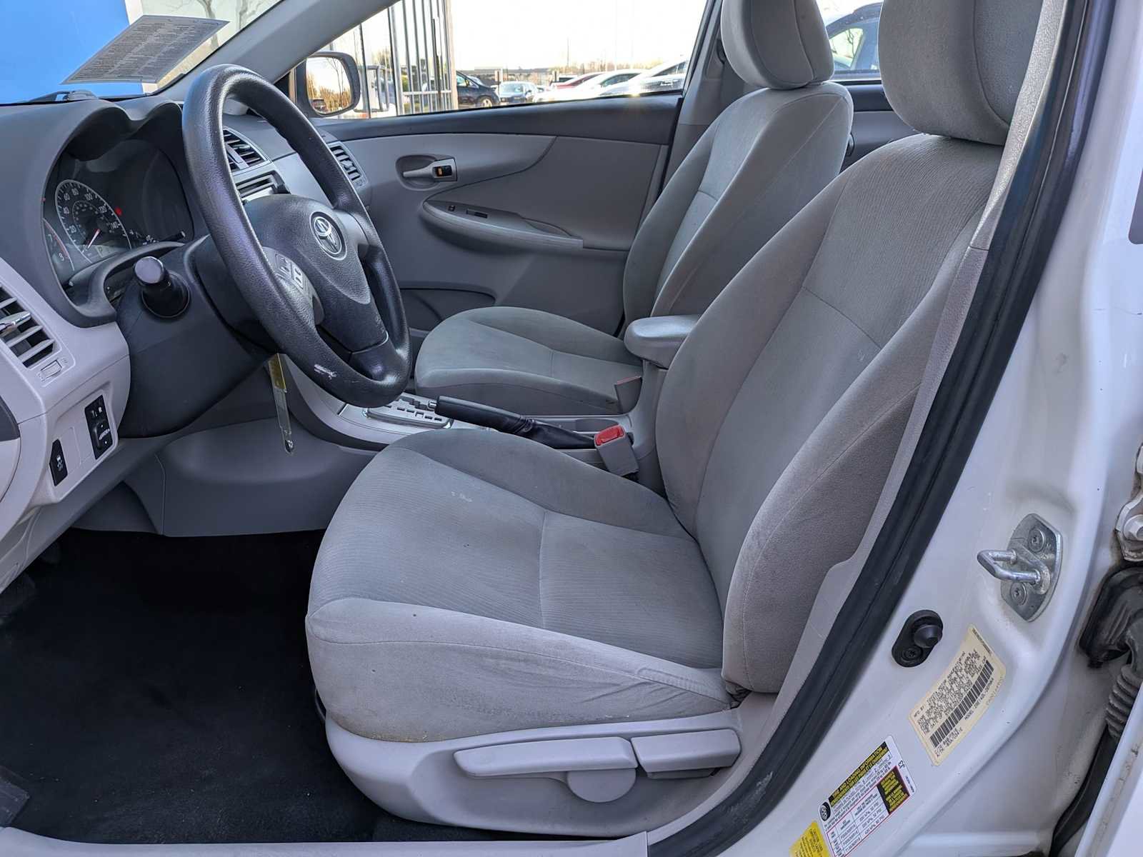 Used 2013 Toyota Corolla LE FWD image 14