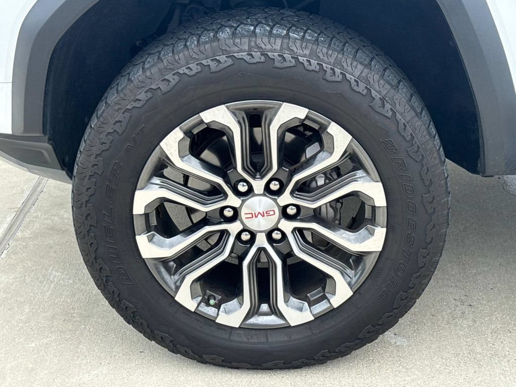 Used 2025 GMC Canyon Denali AWD/4WD image 5