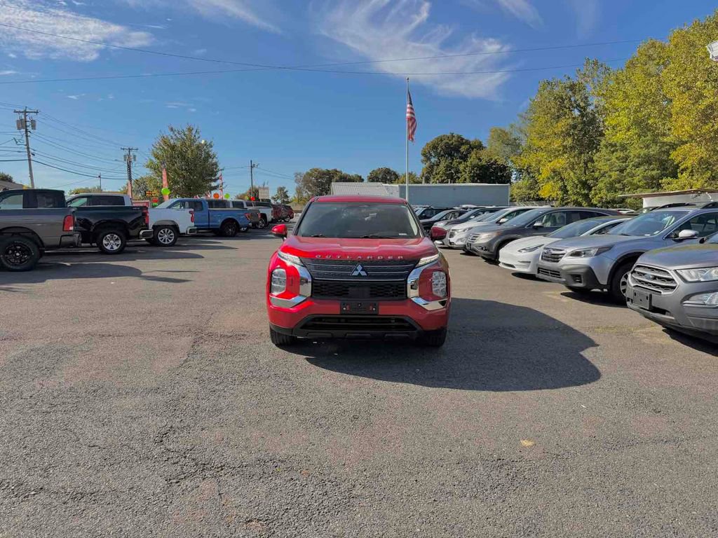 Used 2022 Mitsubishi Outlander ES image 3