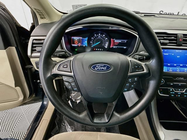 Used 2020 Ford Fusion SE FWD image 11