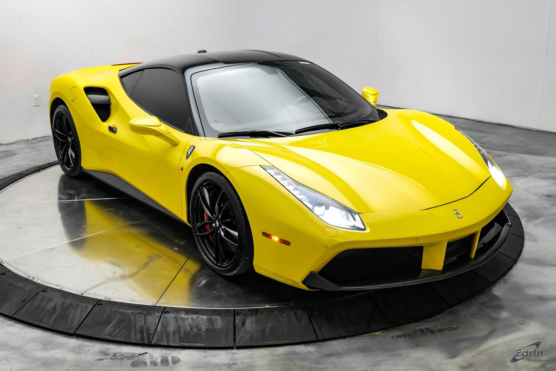 Used 2019 Ferrari 488 GTB RWD image 30