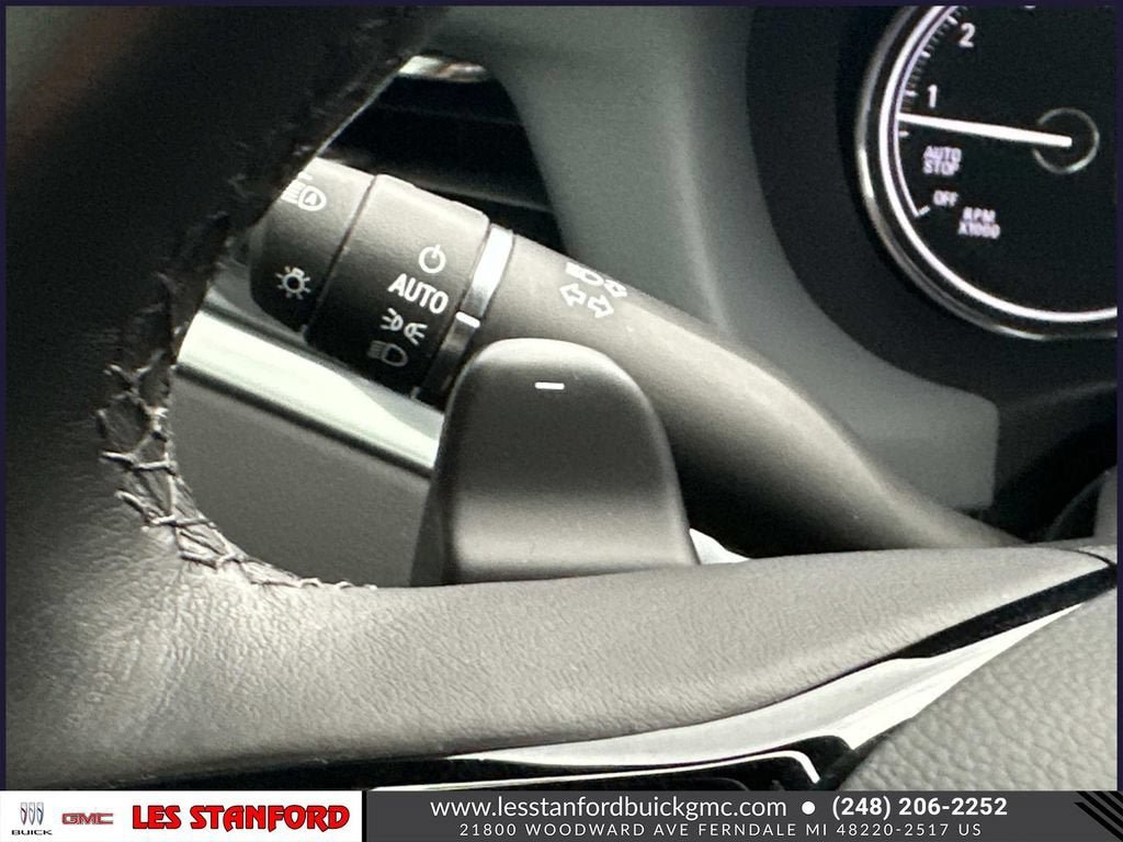 Used 2024 Buick Enclave Essence AWD/4WD image 27