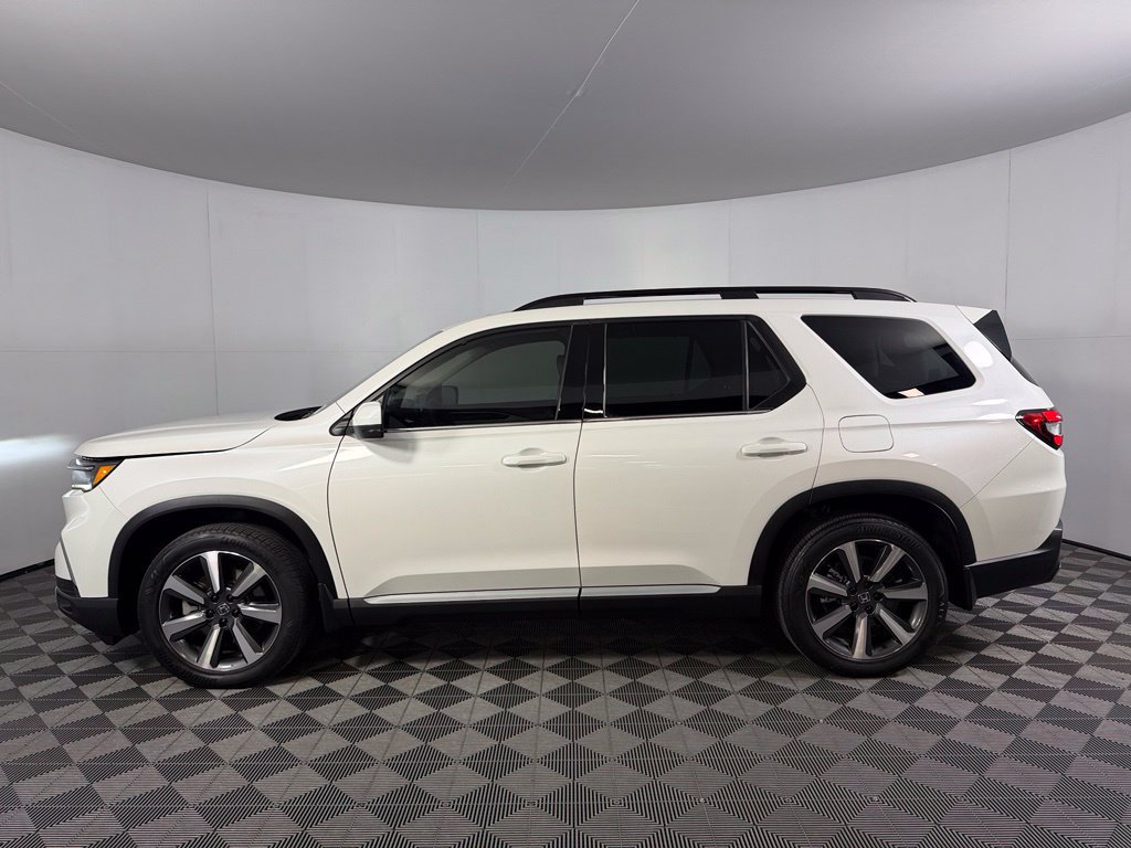 Used 2023 Honda Pilot Touring image 7