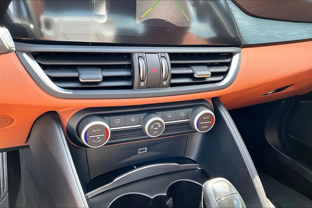 Used 2018 Alfa Romeo Giulia image 16