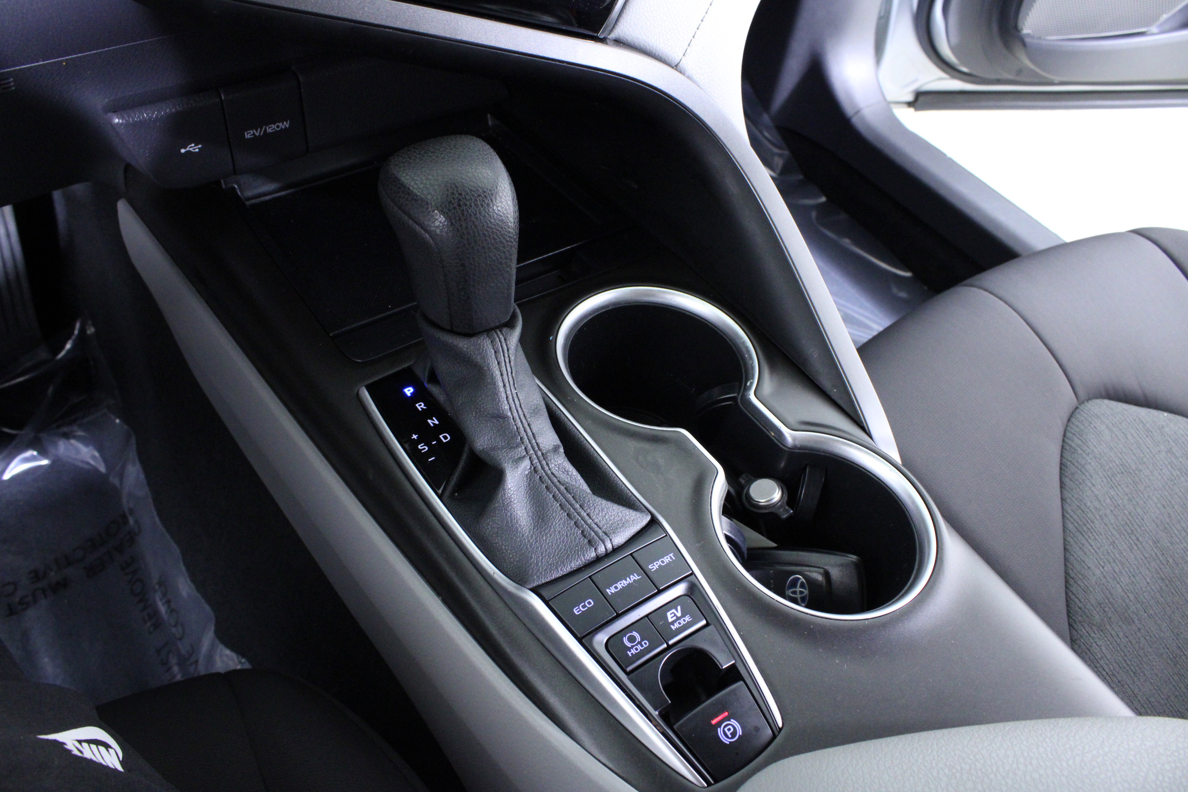 Used 2022 Toyota Camry LE image 24