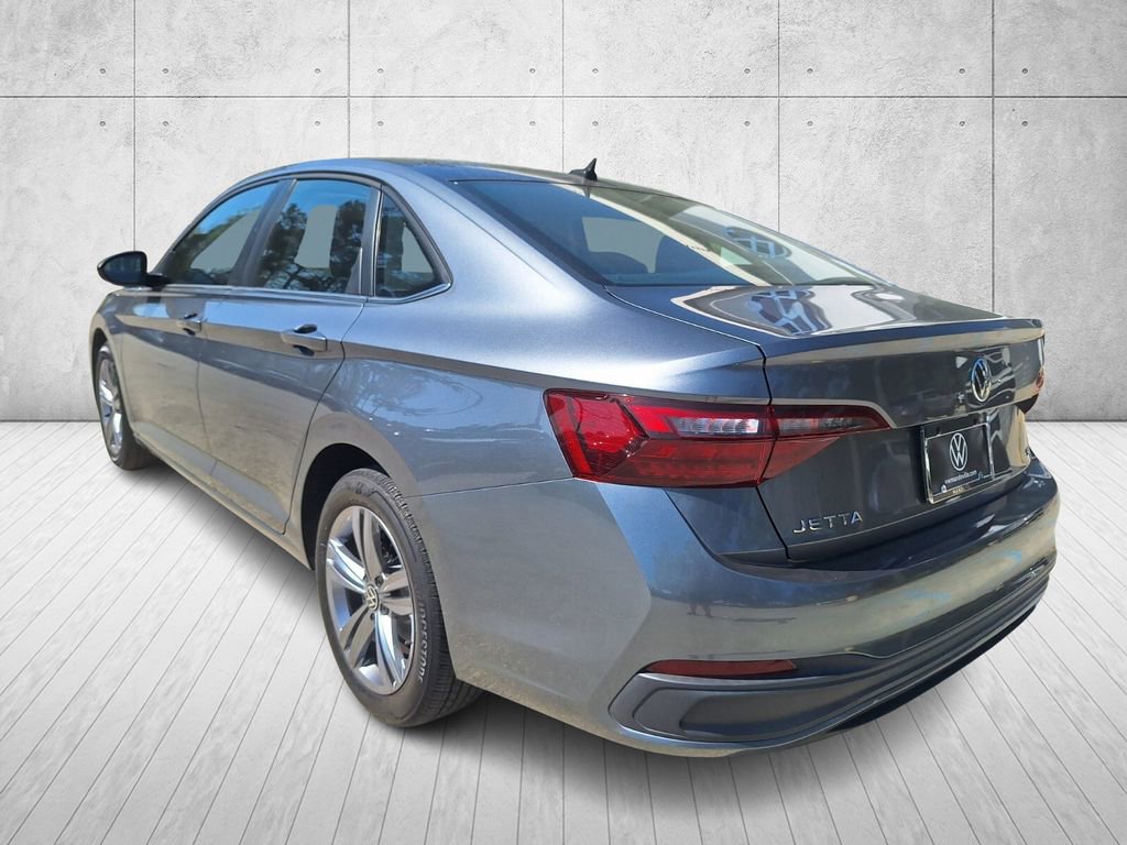 Used 2022 Volkswagen Jetta SE image 3