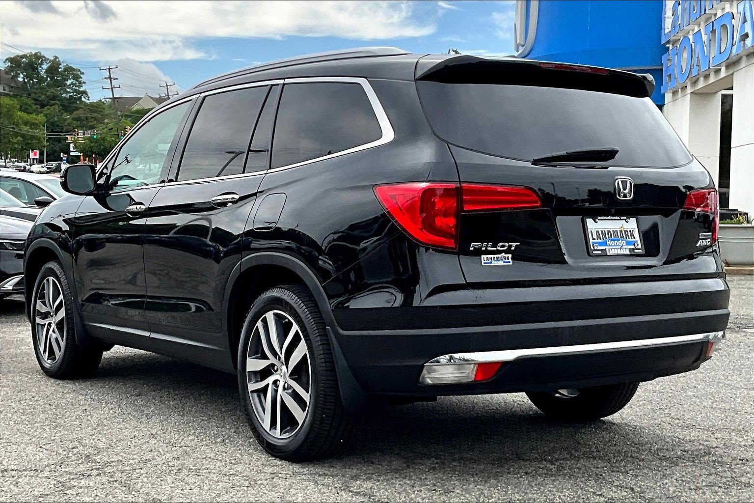 Used 2017 Honda Pilot Touring image 12