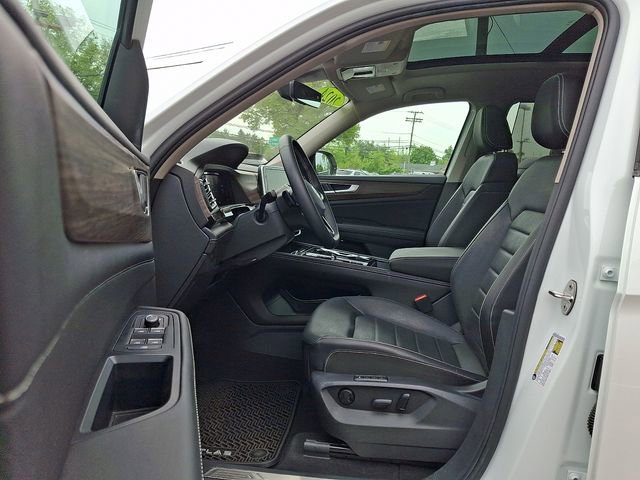 Used 2024 Volkswagen Atlas SEL AWD/4WD image 13
