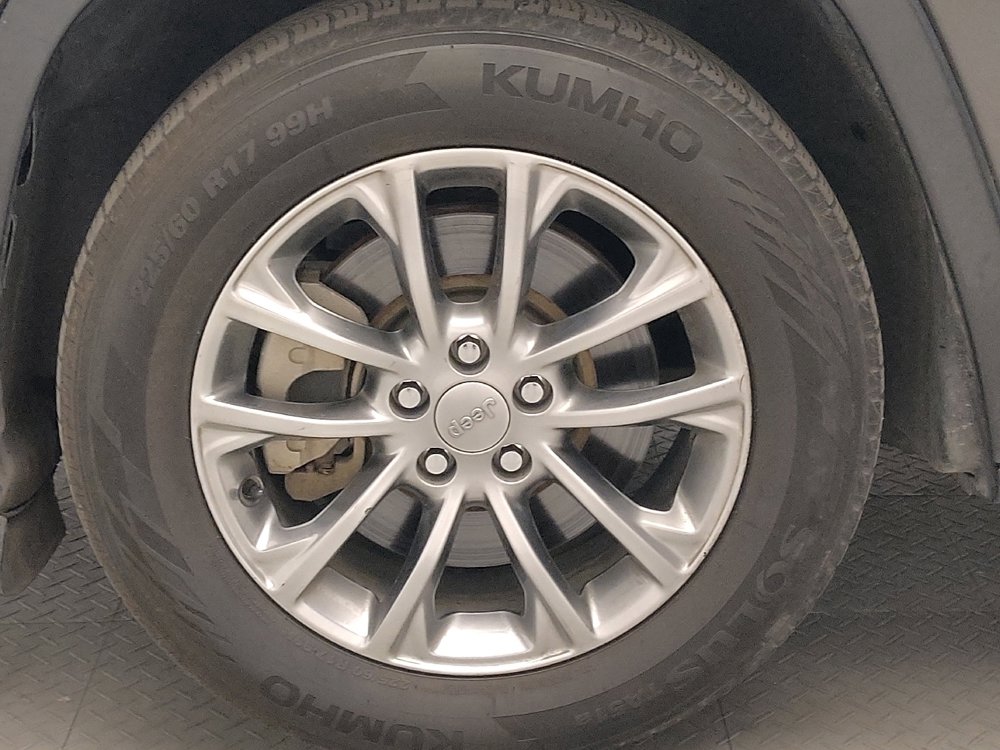 Used 2020 Jeep Cherokee Latitude Plus w/ Cold Weather Group image 31